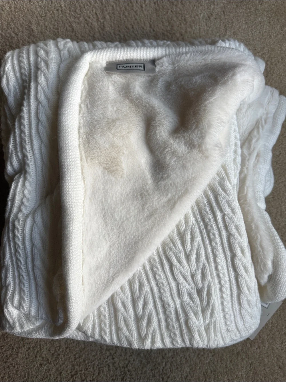 Hunter Reversible Faux Fur Cable Knit Throw 50“ x 70“